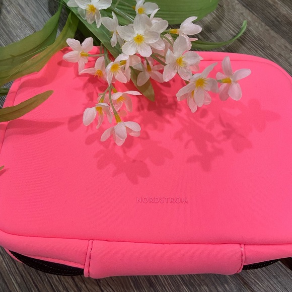 (NORDSTROM) Cosmetic case - Picture 2 of 6